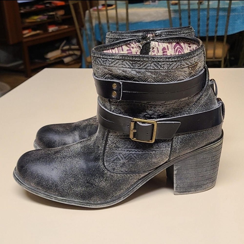 Roxy distressed western double strap slouchy ankle boots size 9
